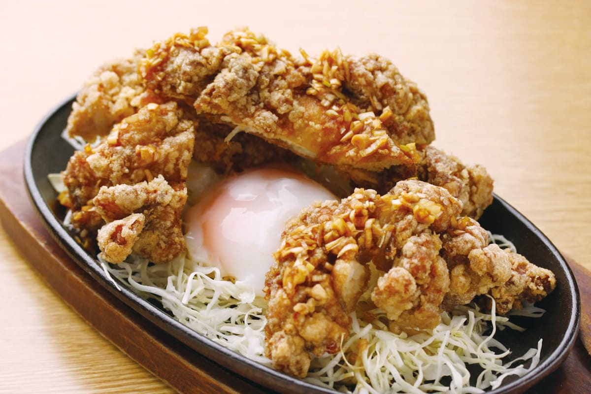 華もも一枚揚げ（塩唐揚げ鉄板）